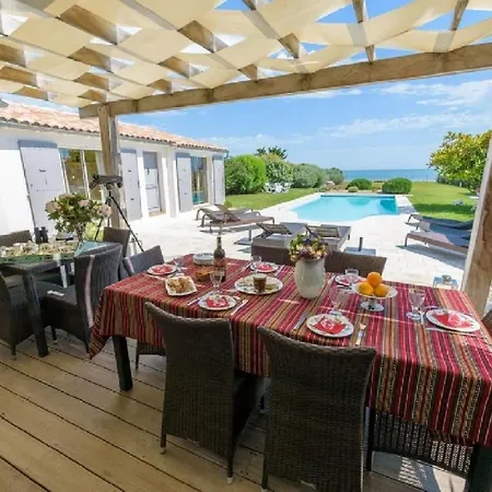 Magnifique Sur Front De Mer Avec Piscine Chauffee Sur L'ile De Re